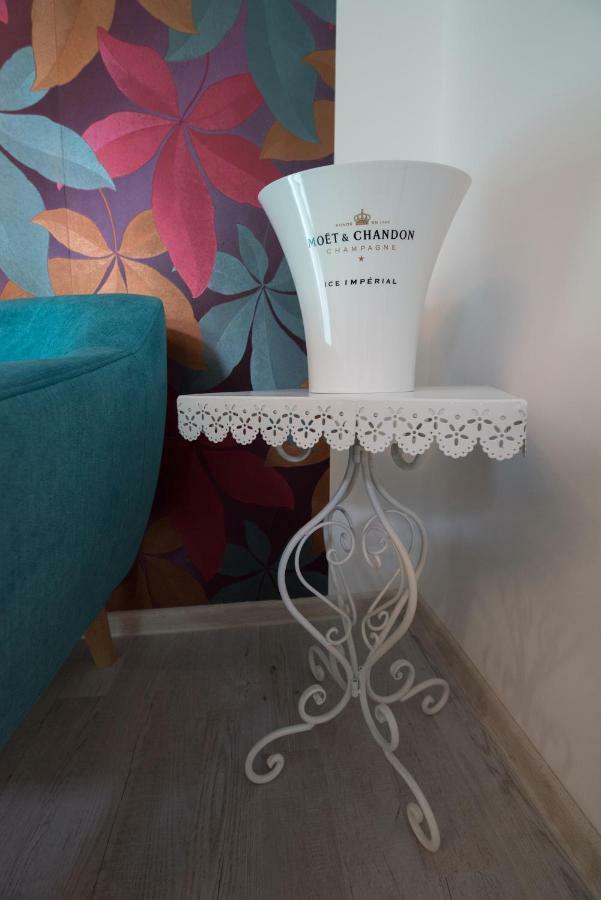 Queen Holiday Apartment Bucharest Luaran gambar