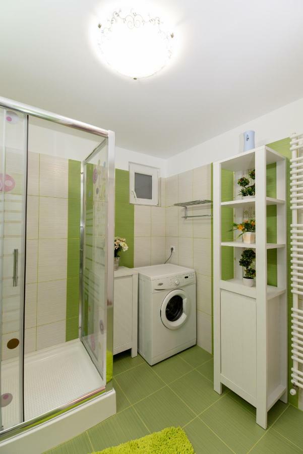 Queen Holiday Apartment Bucharest Luaran gambar
